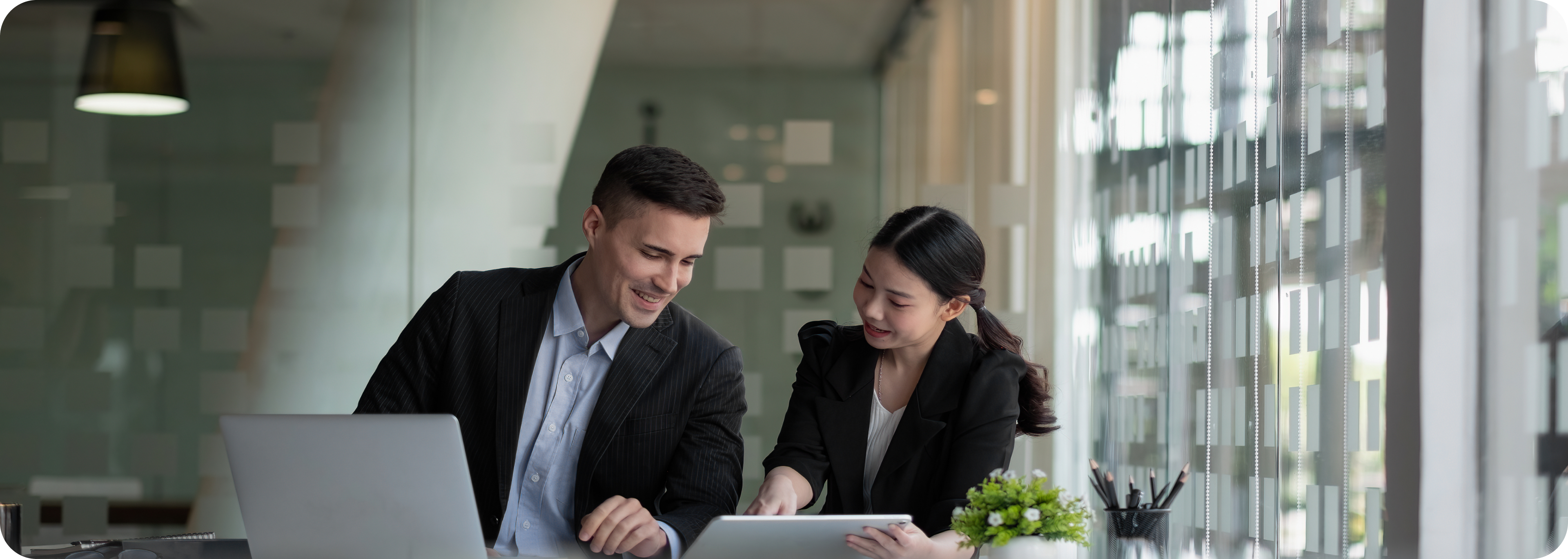Manual Accounting vs Automated Accounting: Choosing the Right Approach for Your Business